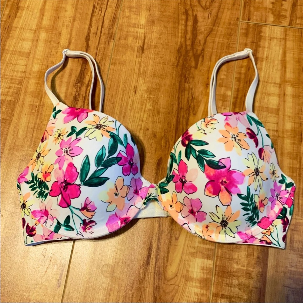 Pink Bras - Picture 3 of 7